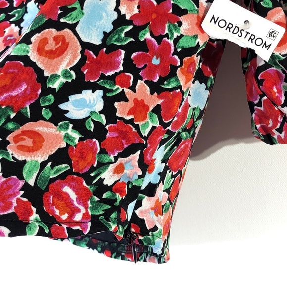 ASTR The Label Black Pink Red Floral V Neck Cropped Blouse Top sz XS - Picture 4 of 8